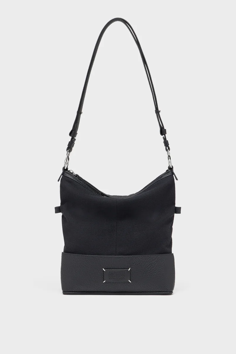 메종 마르지엘라 5AC Hobo Small 블랙 제품 사진 메종 마르지엘라 5AC Hobo Small 블랙 제품 사진