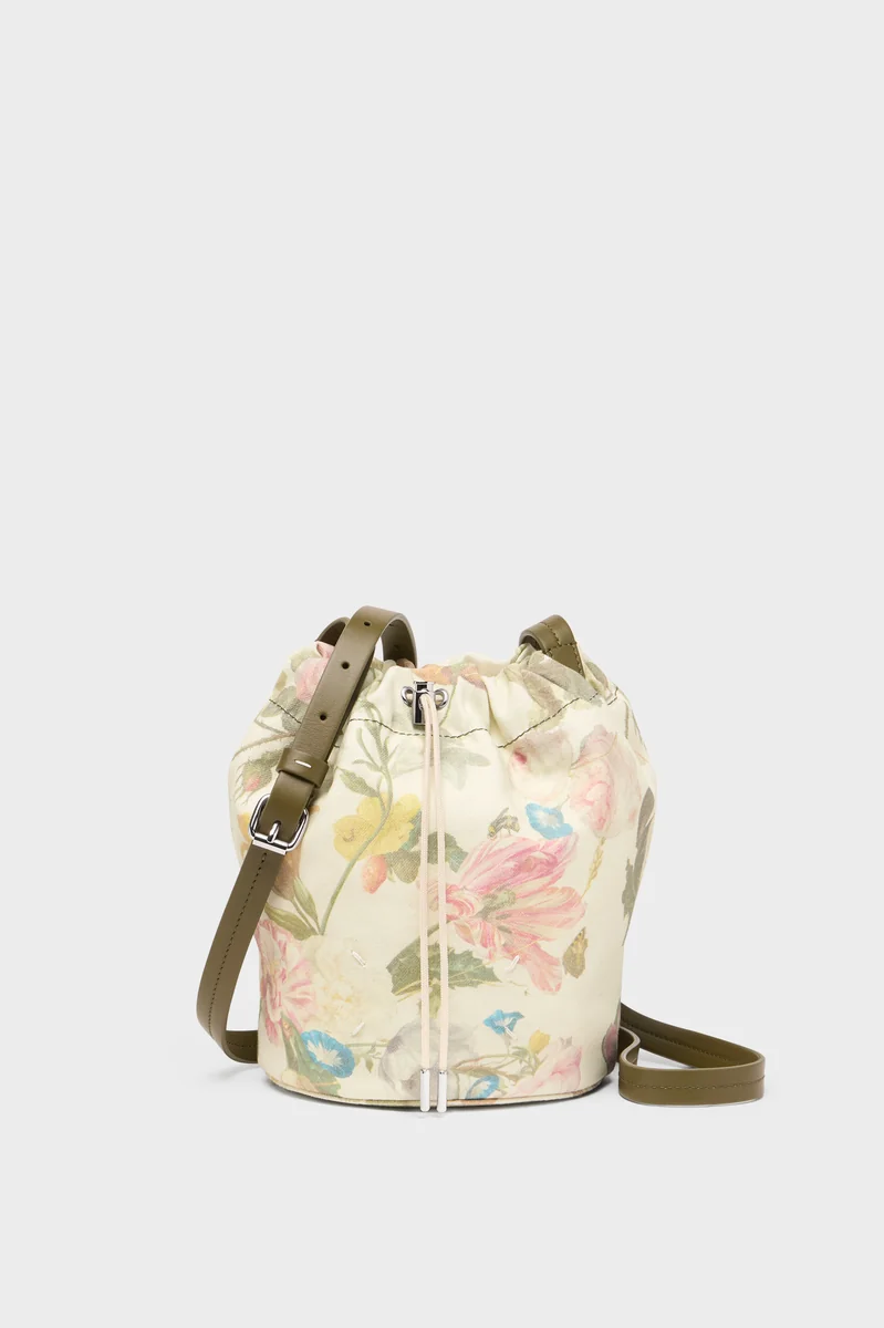 메종 마르지엘라 Drawstring Bag Pouch 베이지 제품 사진 메종 마르지엘라 Drawstring Bag Pouch 베이지 제품 사진