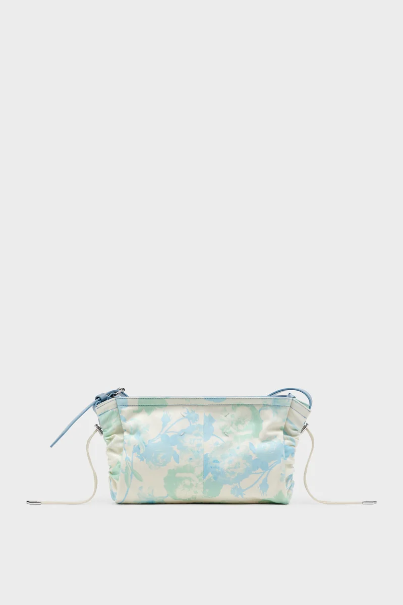 메종 마르지엘라 Drawstring Shoulder Bag 하늘색 제품 사진 메종 마르지엘라 Drawstring Shoulder Bag 하늘색 제품 사진