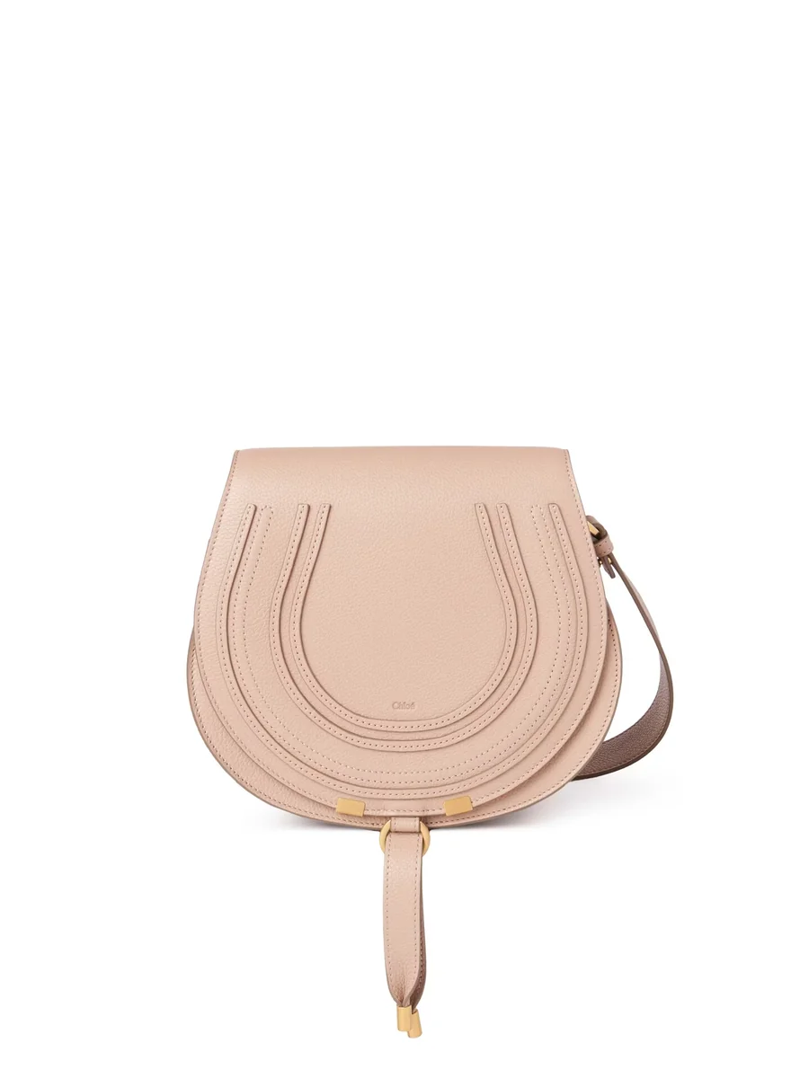 끌로에 그레인드 가죽 Marcie 새들 백 Deep Beige 제품 사진 끌로에 그레인드 가죽 Marcie 새들 백 Deep Beige 제품 사진