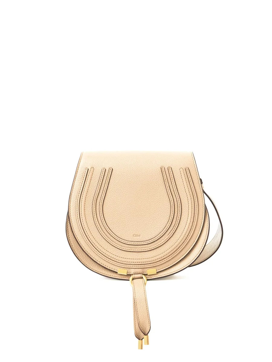 끌로에 그레인드 가죽 Marcie 새들 백 Petal Beige 제품 사진 끌로에 그레인드 가죽 Marcie 새들 백 Petal Beige 제품 사진