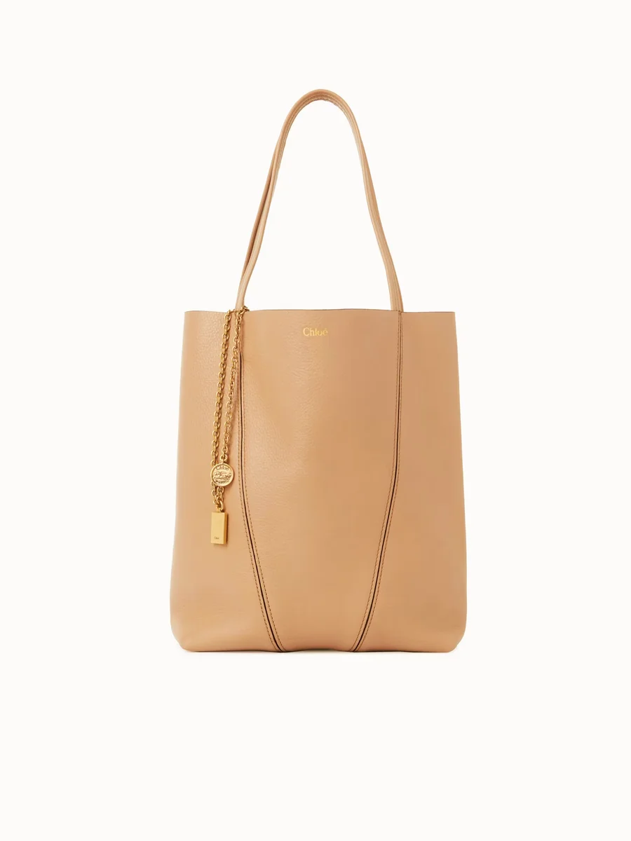 끌로에 그레인드 가죽 Chloé Spin 토트 백 Milky Brown 제품 사진 끌로에 그레인드 가죽 Chloé Spin 토트 백 Milky Brown 제품 사진