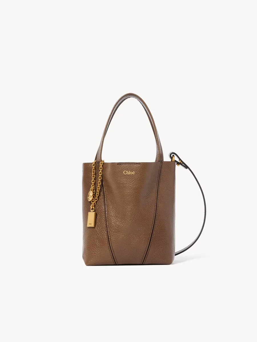 끌로에 그레인드 가죽 스몰 Chloé Spin 토트백 Smoked Brown 제품 사진