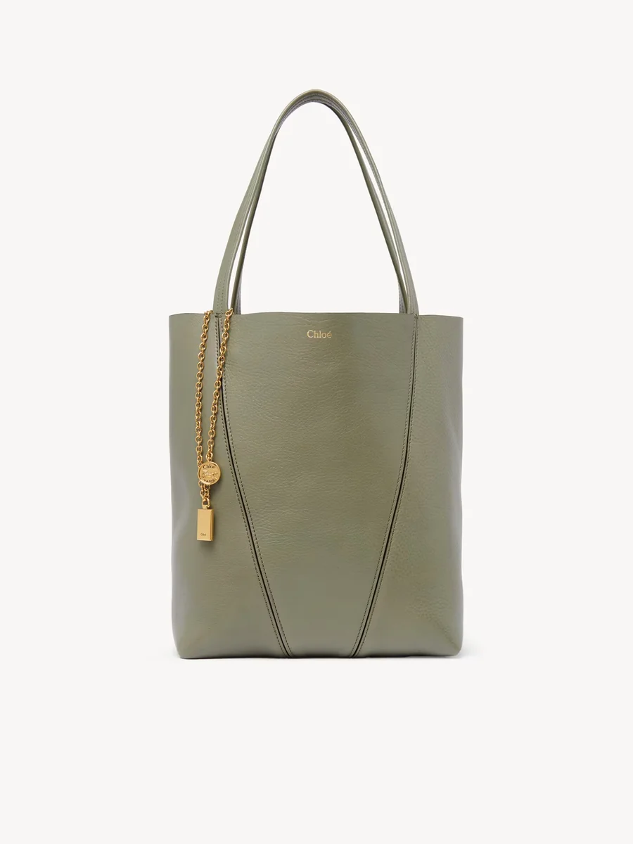 끌로에 그레인드 가죽 Chloé Spin 토트백 Aloe Green 제품 사진 끌로에 그레인드 가죽 Chloé Spin 토트백 Aloe Green 제품 사진