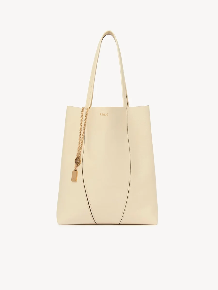 끌로에 그레인드 가죽 Chloé Spin 토트 백 Quiet Yellow 제품 사진 끌로에 그레인드 가죽 Chloé Spin 토트 백 Quiet Yellow 제품 사진