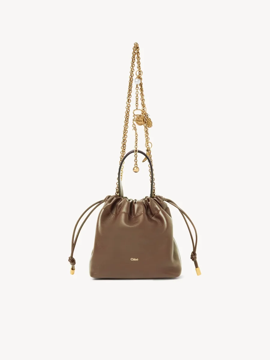 끌로에 소프트 가죽 미니 Chloé Icons 체인 숄더백 Smoked Brown 제품 사진 끌로에 소프트 가죽 미니 Chloé Icons 체인 숄더백 Smoked Brown 제품 사진